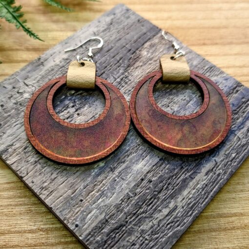 Exquisite Wooden Hoop Earrings with Crescent Inlay and Leather Strap - Image 4