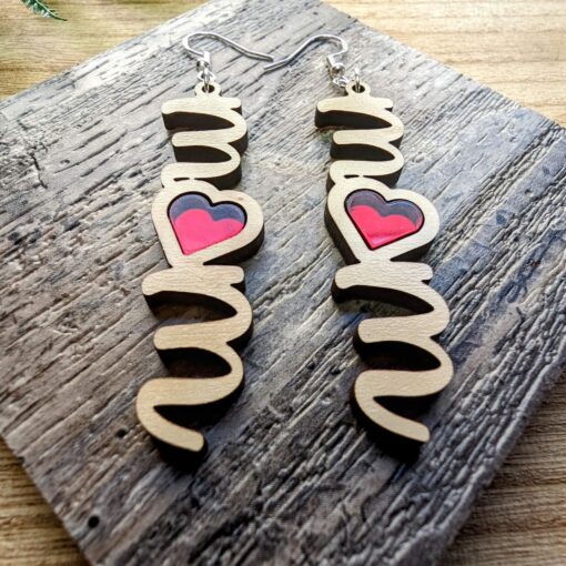 Show Your Love with Heart-Shaped MOM Dangle Earrings - Perfect Gift for Moms!