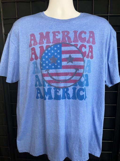 Show Your Patriotism in Style: Women's XL America Smile T-Shirt - Image 2