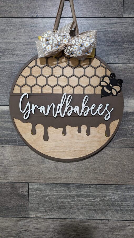 Customizable Grandbabees Honeycomb Door Sign – Up to 17 Names & Playful Cartoon Bees! - Image 2